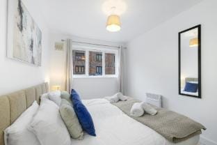 Charming 2 Bedroom, 1Bath Apt in Transom Square Apartment in London Borough of Lewisham