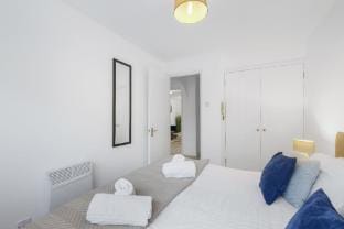 Charming 2 Bedroom, 1Bath Apt in Transom Square Apartment in London Borough of Lewisham