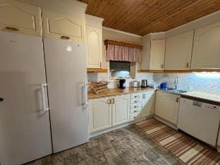 Cozy bungalow Östavall, Ånge with fireplace Vacation rental in Sweden