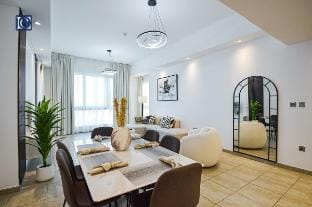 Exclusive 2BR Home Marina Residence 4, The Palm Vacation rental in Dubai