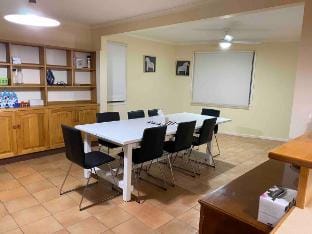 Hawker 4BR House (WiFi, Netflix, Parking） Vacation rental in Canberra