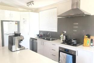 Page 3BR House （Air-Con, WiFi, Netflix, Parking） Vacation rental in Canberra