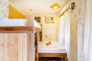 Alon and Sandy room for 2pax Apartment in San Juan