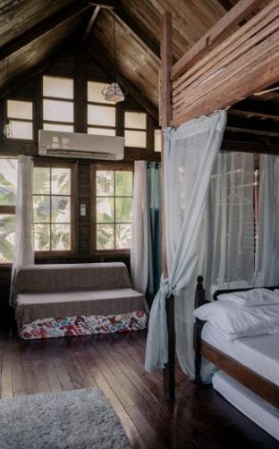 Alon and Sandy Surf Shack 2nd Fl (Air conditioned) Apartment in San Juan