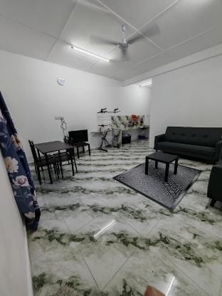 HOMESTAY BANTING #7, MUSLIM, 1R-3BED, +2TILAM, 6px Vacation rental in Selangor, Malaysia