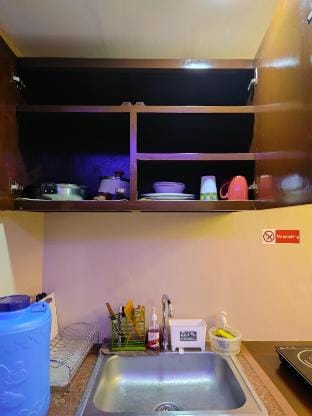 JW's Lodgings, Condo W/ Balcony, Rainy day promo Vacation rental in Antipolo