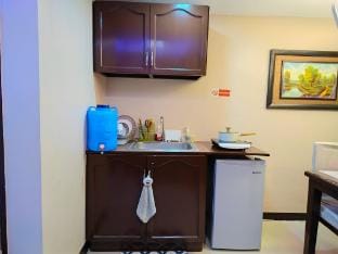 JW's Lodgings, Condo W/ Balcony, Rainy day promo Vacation rental in Antipolo