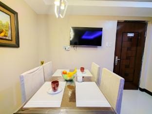 JW's Lodgings, Condo W/ Balcony, Rainy day promo Vacation rental in Antipolo