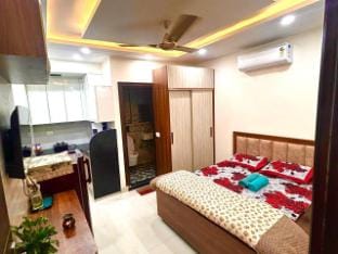 The Hideaway in South Delhi Apartment in New Delhi