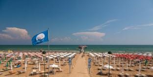 Family bungalow with private garden by Beahost Rentals Apartment in Lignano Sabbiadoro