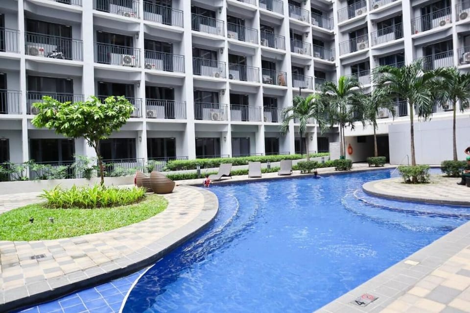 Contemporary Space at Shore 2, near MOA Apartment in Pasay
