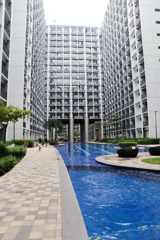 Contemporary Space at Shore 2, near MOA Apartment in Pasay