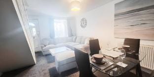 Cosy 2 Bed House w Free Parking Nr Nottingham Vacation rental in Newark and Sherwood District