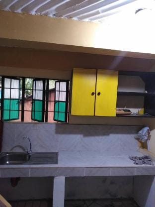 Very affordable Aircon room for up to 5 persons. Vacation rental in Antipolo