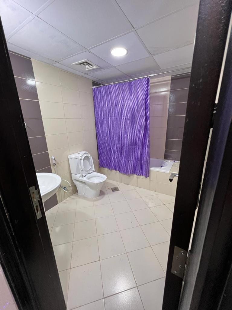 Fancy Partition Room Near Mashreq Metro / SZ Road Villa in Dubai