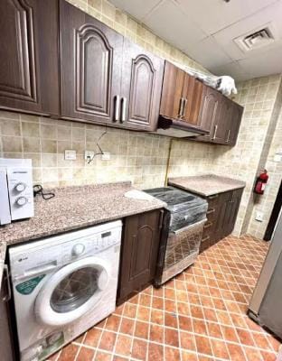 Fancy Partition Room Near Mashreq Metro / SZ Road Villa in Dubai