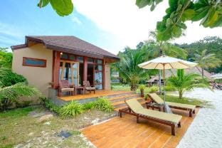 Honeymoon Beach front - Koh Lipe Vacation rental in Thailand