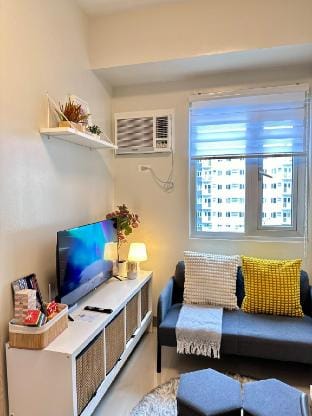 Minimalist Home Vibe Unit + With Pool View Vacation rental in Pasig