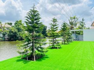 Home Minimal Style Accommodation by the Riverside, 1 Bedroom, 1 Bathroom, 1 Guest Vacation rental in Laos