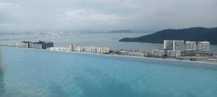Cozy Iconic Regency #Infinite Pool#Queensbay Mall Apartment in Bayan Lepas