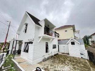 Villa Al-Fatih Karangpandan Vacation rental in Indonesia