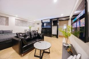 VietHOME-5 Apartments in 1 Place/Netflix/Laundry Vacation rental in Hanoi