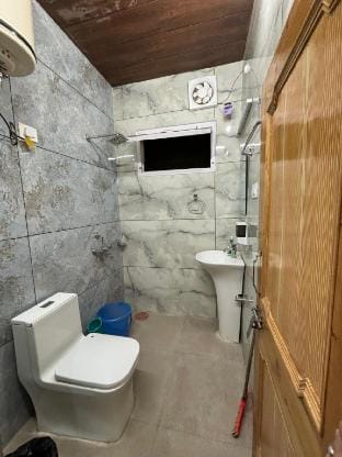 Vizvei Private Single Room, Kufri Homestay Vacation rental in Himachal Pradesh