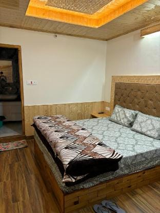Vizvei Shimla Valley View Room Vacation rental in Himachal Pradesh