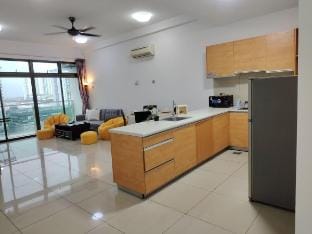 Lake View- Mount Austin IKEA Toppen 10 mins - A108 Vacation rental in Johor Bahru