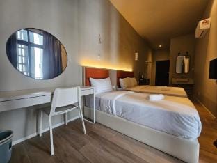 Room near to Clan Jetties of Penang Georgetown Vacation rental in George Town