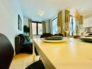 Luxury 2BR 1BA Near Fashion District by OneLuxStay Apartment in Antwerp