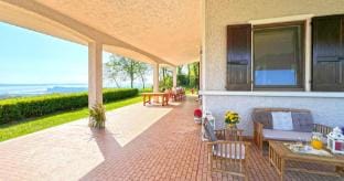 Villa Anna Miralago in Puegnago sul Garda Villa in Province of Brescia