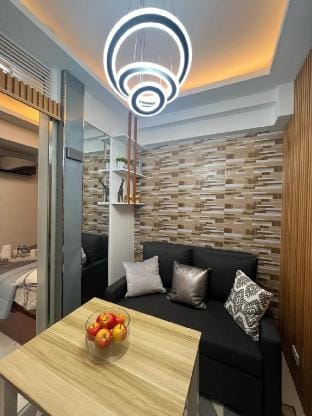 Staycation Near SM North Edsa l with 100 MBPS WiFi Vacation rental in Quezon City