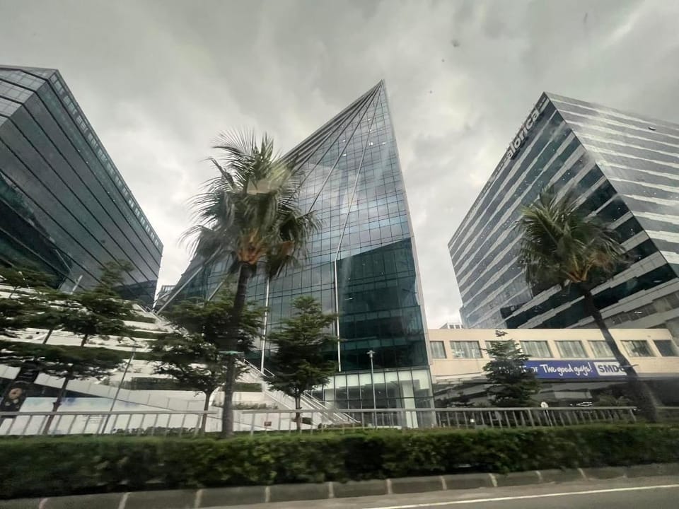 Near NAIA and Okada with balcony & wifi  1617 Apartment in Pasay