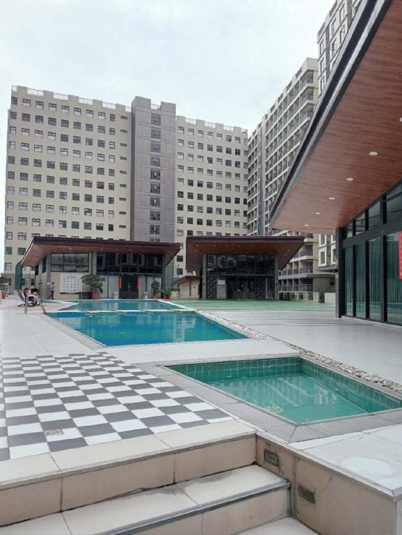 Near NAIA and Okada with balcony & wifi  1617 Apartment in Pasay
