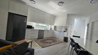 Cozy and Modern 3-Bedroom Home Vacation rental in Gladesville