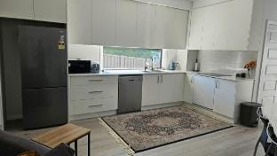 Cozy and Modern 3-Bedroom Home Vacation rental in Gladesville