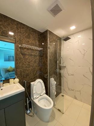 Condo With Gorgeous Pool Vacation rental in Pattaya City