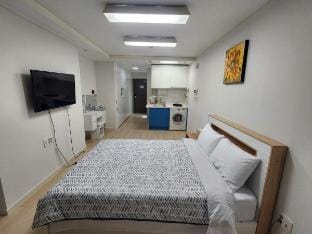 Heundae Beach 1minute/Clean accommodation/Netflix Vacation rental in Busan
