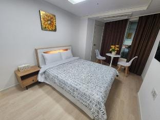 Heundae Beach 1minute/Clean accommodation/Netflix Vacation rental in Busan