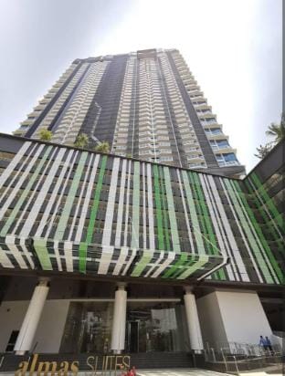 Almas Cozy Couple Escape Netflix 100mbps By STAY Vacation rental in Johor