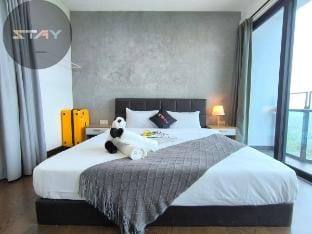 Almas Cozy Couple Escape Netflix 100mbps By STAY Vacation rental in Johor