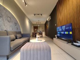 Near Airport|Sunset|High Floor|FreeParking|2BR5Pax Apartment in Kota Kinabalu