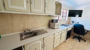 Artzy’s private Flatlet @77 Vacation rental in Randburg