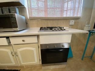 Artzy’s private Flatlet @77 Vacation rental in Randburg