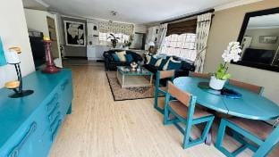 Artzy’s Cottage @ 77 Vacation rental in Johannesburg