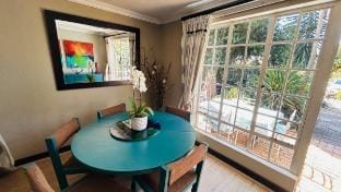 Artzy’s Cottage @ 77 Vacation rental in Johannesburg