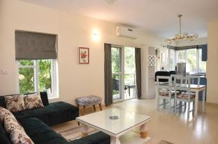Casa Cenica - 2bhk furnished apt,Arpora pool view Vacation rental in Goa, India