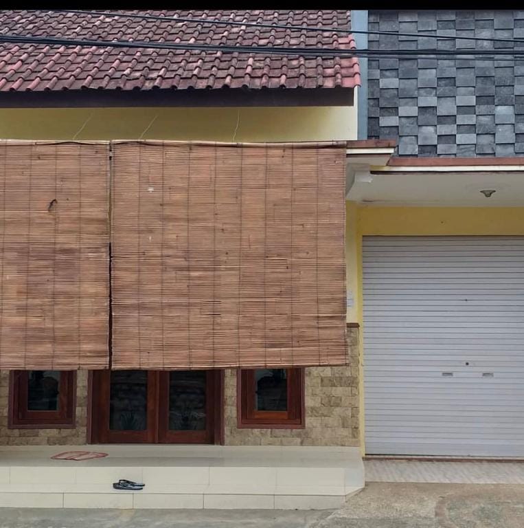 Nuha homestay Vacation rental in East Java