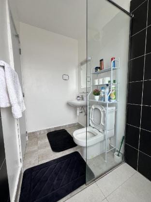 Elegant Private Room in a 3BR along Ngong Road. Apartment in Nairobi